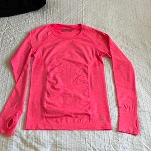 Victoria’s Secret Activewear Shirt Long sleeve